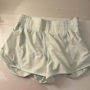 Lululemon Hotty Hot Shorts MINT- size 4- NWOT